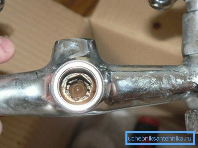 Durch Anziehen dieser Sechskanteinsätze können Sie die Ringe nicht ersetzen Durch Anziehen dieser Sechskanteinsätze können Sie die Ringe nicht ersetzen