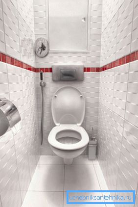 Hängende Toilette in einem kleinen Toilettenraum. Hängende Toilette in einem kleinen Toilettenraum.
