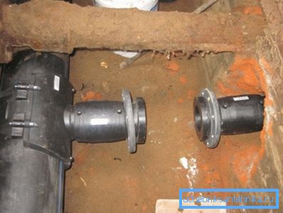 Polyethylen ersetzt herkömmliche Materialien für das Verlegen von Wasserrohren schnell. Polyethylen ersetzt herkömmliche Materialien für das Verlegen von Wasserrohren schnell.