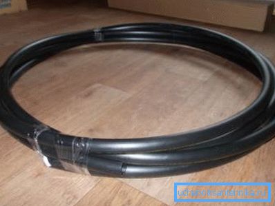 Polyethylenleitung zum Anschluss an die Pumpe. Polyethylenleitung zum Anschluss an die Pumpe.