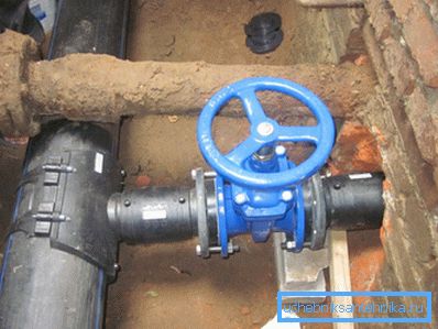 Polyethylenrohre mit Schweißverbindungen sorgen für absolute Dichtheit der Wasserversorgung. Polyethylenrohre mit Schweißverbindungen sorgen für absolute Dichtheit der Wasserversorgung.