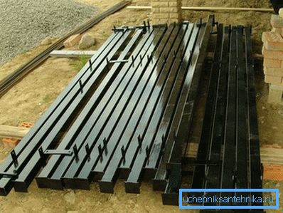 Manchmal werden die Profilprodukte für solche Bedürfnisse sofort in Form von Zahnstangen mit Stellen zum Befestigen mit Hilfe von Bolzen hergestellt Manchmal werden die Profilprodukte für solche Bedürfnisse sofort in Form von Zahnstangen mit Stellen zum Befestigen mit Hilfe von Bolzen hergestellt