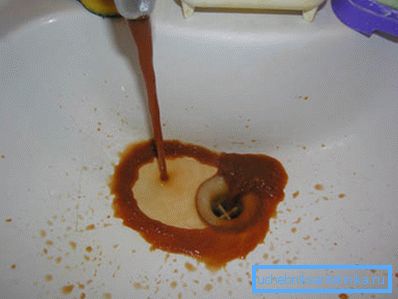 Nach dem Spülen muss das Wasser abgelassen werden! Nach dem Spülen muss das Wasser abgelassen werden!