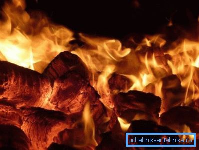 Nach dem Brennen hinterlässt das Holzpressen praktisch keine Asche. Nach dem Brennen hinterlässt das Holzpressen praktisch keine Asche.