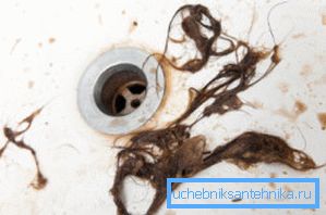 Fremdkörper und Fremdkörper, die in den Abfluss fallen, können Staus verursachen.