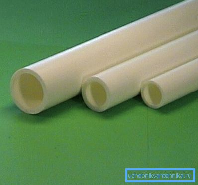 Präsentiert Produkte aus Polypropylen. Präsentiert Produkte aus Polypropylen.