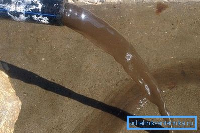 Beim Abpumpen von Schmutzwasser Beim Abpumpen von Schmutzwasser