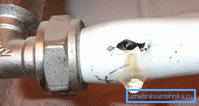 Wenn ein Rohr bricht, ist es ratsam, den beschädigten Bereich auszutauschen. Wenn ein Rohr bricht, ist es ratsam, den beschädigten Bereich auszutauschen.