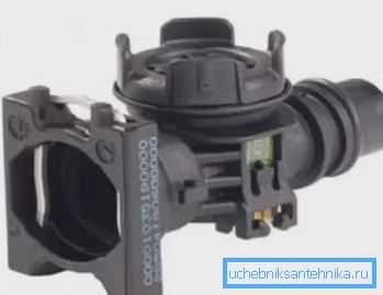 Wenn der Warmwasserhahn eingeschaltet ist, erkennt der Wassersensor eine Erhöhung des Wasserdurchflusses und schaltet das Dreiwegeventil. Wenn der Warmwasserhahn eingeschaltet ist, erkennt der Wassersensor eine Erhöhung des Wasserdurchflusses und schaltet das Dreiwegeventil.