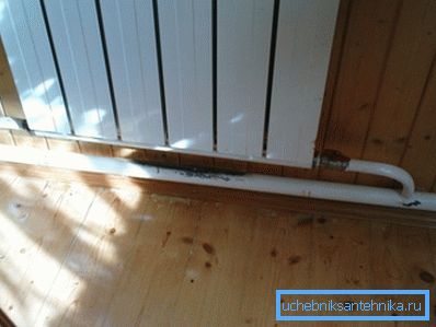 Wenn Luft in den oberen Teil der Batterie ausgestoßen wird, durchläuft der Kreislauf seinen unteren Kollektor. Wenn Luft in den oberen Teil der Batterie ausgestoßen wird, durchläuft der Kreislauf seinen unteren Kollektor.