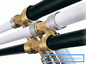 Die Verwendung von Metallbeschlägen verlängert die Lebensdauer der Verbindungen. Die Verwendung von Metallbeschlägen verlängert die Lebensdauer der Verbindungen.