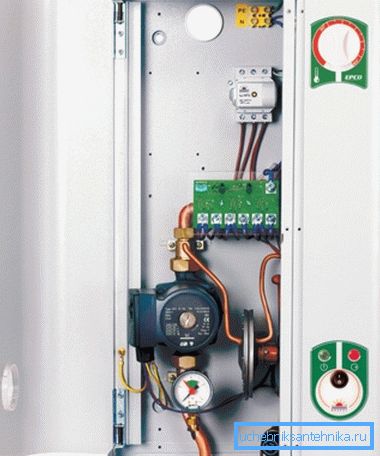 Ein Beispiel für einen elektrischen Wandkessel Ein Beispiel für einen elektrischen Wandkessel