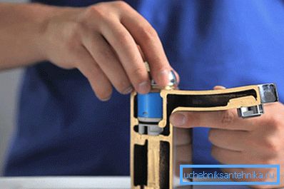 Ein Beispiel für ein Produkt mit einer internen Kassette. Ein Beispiel für ein Produkt mit einer internen Kassette.
