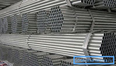 Ein Beispiel für die korrekte Lagerung von gewalztem Aluminium Ein Beispiel für die korrekte Lagerung von gewalztem Aluminium