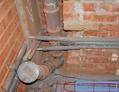 Ein Beispiel für ein in die Wand eingebettetes System Ein Beispiel für ein in die Wand eingebettetes System