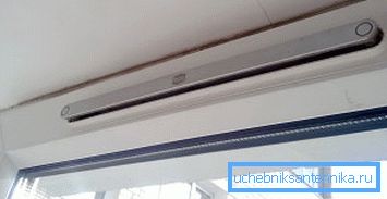 Versorgungskanal im Fensterrahmen Versorgungskanal im Fensterrahmen