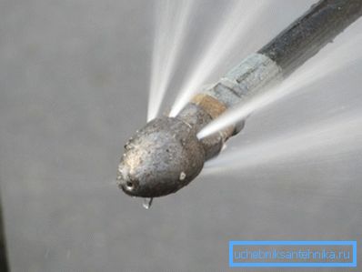 Reinigung der hydrodynamischen Methode für Abwasser - ist eine der effektivsten und sichersten Methoden. Reinigung der hydrodynamischen Methode für Abwasser - ist eine der effektivsten und sichersten Methoden.