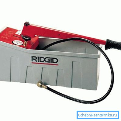 Professionelle pneumatische Pumpe zur Druckprüfung von Rohren. Professionelle pneumatische Pumpe zur Druckprüfung von Rohren.