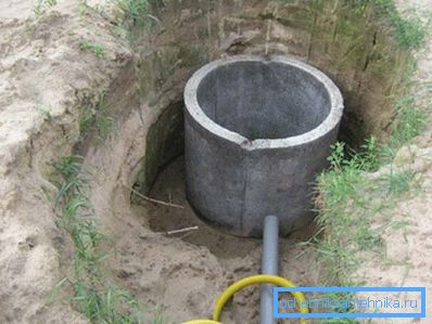 Die Verlegung von Wasserleitungen zu den Brunnen im Dauerbetrieb sollte unterhalb des Gefrierpunktes des Bodens erfolgen