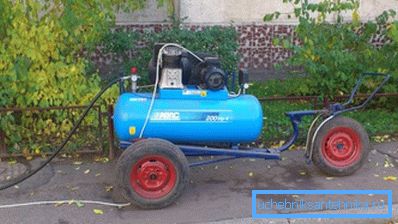 Kompressor am Eingang der Aufzugseinheit waschen. Kompressor am Eingang der Aufzugseinheit waschen.