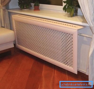 Das einfachste Klappgitter mit Abdeckung für hervorstehende Batterien.