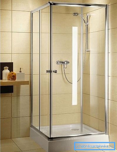 Einfache und funktionelle Badezimmerausstattung. Einfache und funktionelle Badezimmerausstattung.