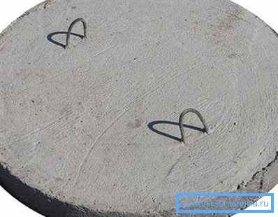 Einfache Betonscheibe mit Heftklammern Einfache Betonscheibe mit Heftklammern