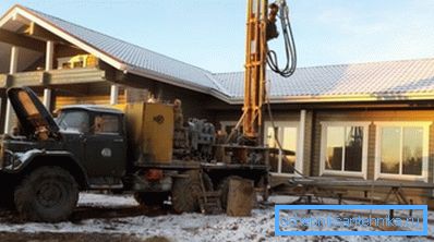 Der Prozess des Bohrens des Brunnens. Der Prozess des Bohrens des Brunnens.