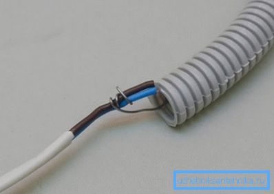 Mit angebautem Draht anstechen Mit angesetztem Draht raspeln