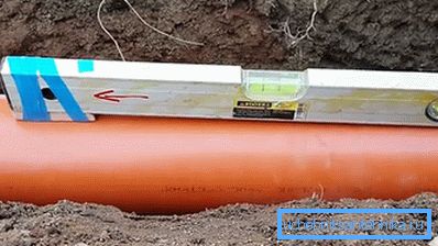 Niveaukontrolle mit angebrachter Planke Niveaukontrolle mit angebrachter Planke