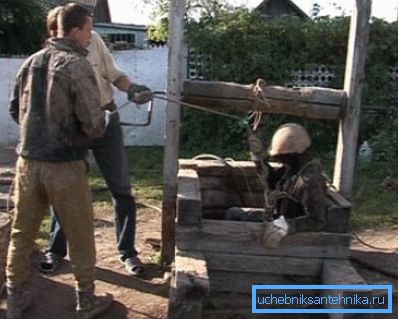 Es ist besser, die Arbeit zusammen oder zu dritt auszuführen. Es ist besser, die Arbeit zusammen oder zu dritt auszuführen.