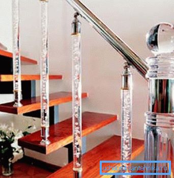 Transparente Polycarbonatröhre als Baluster Transparente Polycarbonatröhre als Baluster
