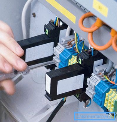 Das Arbeiten mit Elektrogeräten erfordert die Einhaltung der Anweisungen. Das Arbeiten mit Elektrogeräten erfordert die Einhaltung der Anweisungen.