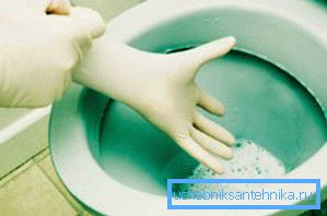 In Handschuhen arbeiten In Handschuhen arbeiten