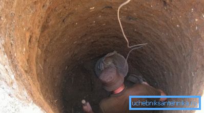 Das Arbeiten auf engstem Raum ist ziemlich schwierig, während es für jeden, der Sandkübel hebt, nicht einfacher ist. Das Arbeiten auf engstem Raum ist ziemlich schwierig, während es für jeden, der Sandkübel hebt, nicht einfacher ist.