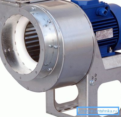 Ein Radialventilator erzeugt mehr Druck mit mehr Geräuschen. Ein Radialventilator erzeugt mehr Druck mit mehr Geräuschen.