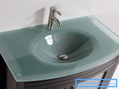 Waschbecken und Glas sind robust und zuverlässig. Waschbecken und Glas sind robust und zuverlässig.