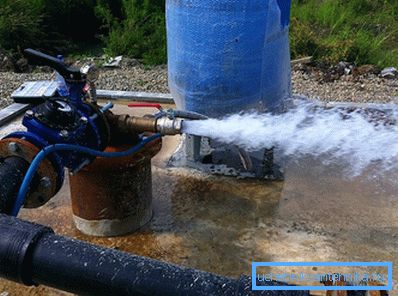 Das Schwanken des Brunnens im Sinne des „Pumpens“ dauert so lange, bis ein solches klares Wasser fließt Das Schwanken des Brunnens im Sinne des „Pumpens“ dauert so lange, bis ein solches klares Wasser fließt