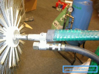 Getrennte Wasserversorgung und mechanische Reinigung Getrennte Wasserversorgung und mechanische Reinigung