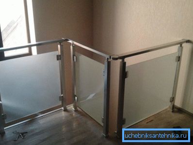 Verschiedene Innenelemente auf Aluminiumbasis sehen nicht nur gut aus, sondern weisen auch eine hohe Haltbarkeit auf. Verschiedene Innenelemente auf Aluminiumbasis sehen nicht nur gut aus, sondern weisen auch eine hohe Haltbarkeit auf.