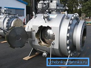 Die Größe eines Industriekrans ist erstaunlich. Die Größe eines Industriekrans ist erstaunlich.
