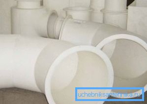Die Abmessungen von PVC-Rohren mit einem Durchmesser von 120 mm sind optimal für die Belüftung. Die Abmessungen von PVC-Rohren mit einem Durchmesser von 120 mm sind optimal für die Belüftung.