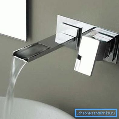 Platzieren Sie den Mischer an der Wand, um Platz zu sparen Platzieren Sie den Mischer an der Wand, um Platz zu sparen