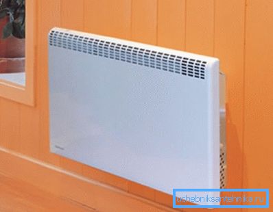 Der Unterschied zwischen dem Konvektor und dem Kühler hat an der ersten Oberfläche eine viel niedrigere Temperatur Der Unterschied zwischen dem Konvektor und dem Kühler hat an der ersten Oberfläche eine viel niedrigere Temperatur