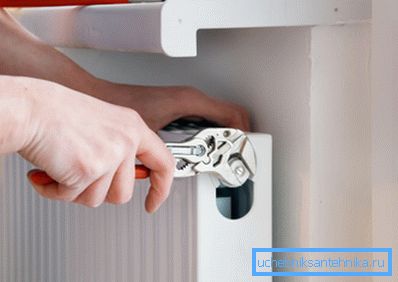 Verstellbarer Schraubenschlüssel - ein guter Helfer. Verstellbarer Schraubenschlüssel - ein guter Helfer.
