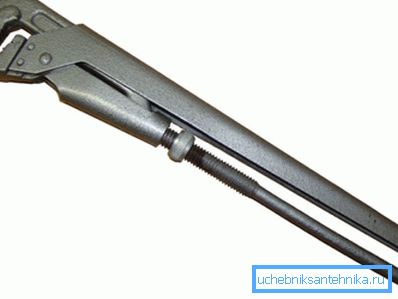 Verstellbarer Schraubenschlüssel - ein unverzichtbares Werkzeug bei der Installation von Rohrleitungen Verstellbarer Schraubenschlüssel - ein unverzichtbares Werkzeug bei der Installation von Rohrleitungen