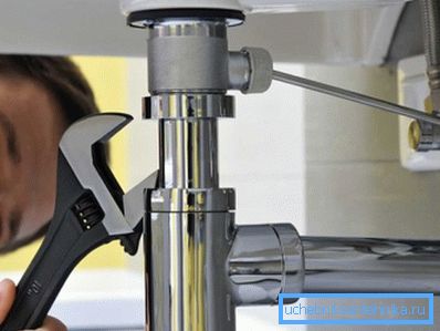 Die Reparatur von Wassernetzen sollte für jeden Mann möglich sein. Die Reparatur von Wassernetzen sollte für jeden Mann möglich sein.