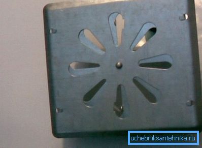 Gitter mit Tor Gitter mit Tor