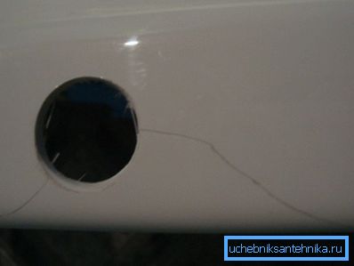 Das Ergebnis des vorsichtigen Bohrens von Acryl Das Ergebnis des vorsichtigen Bohrens von Acryl