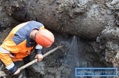 Das Ergebnis ist ein Druckabfall, und um das Wasser zu reparieren, müssen Sie vollständig abschalten Das Ergebnis ist ein Druckabfall, und um das Wasser zu reparieren, müssen Sie vollständig abschalten